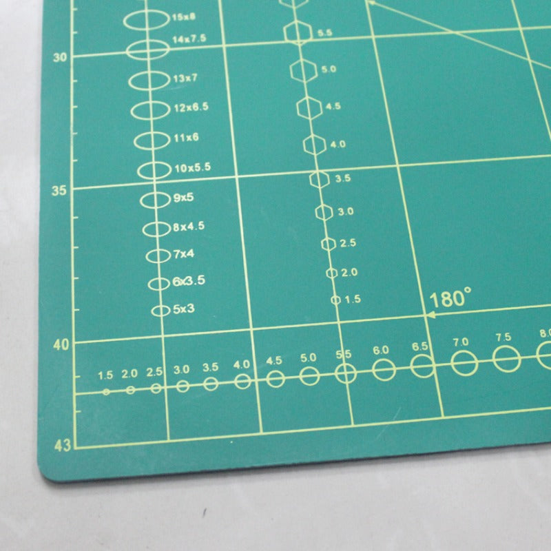 Kidario 切割墊板 A2 規格（45*60cm）3mm 厚 PVC 材質